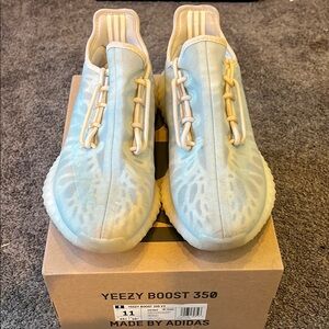 Adidas Yeezy Boost 350 V2 - Cream